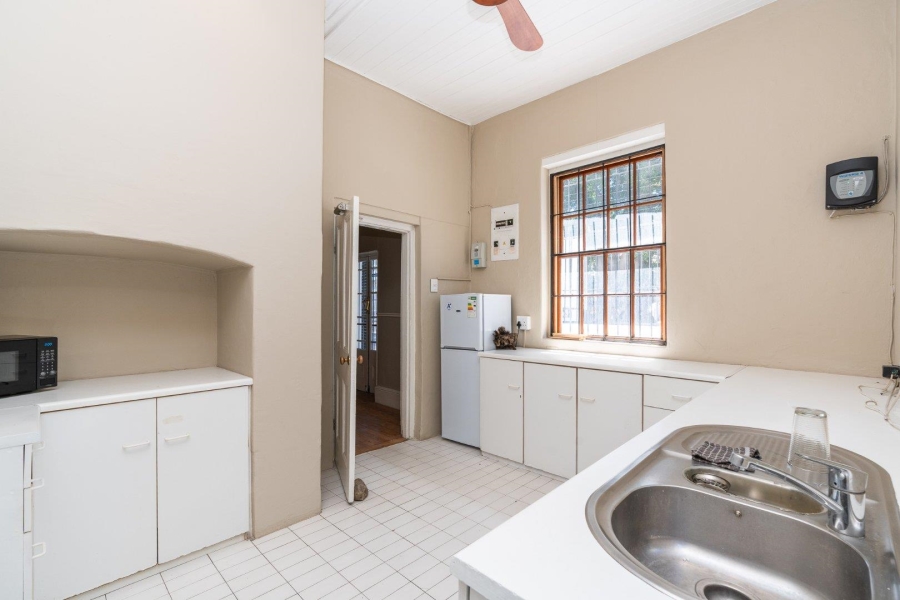 To Let commercial Property for Rent in Gardens Western Cape